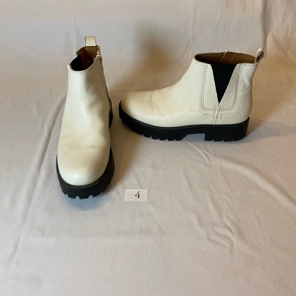 zodiac cream/white lug sole ankle boots - Picture 3 of 3